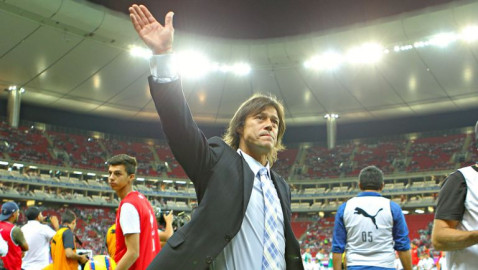 Oficialmente Almeyda deja de ser DT de Chivas 