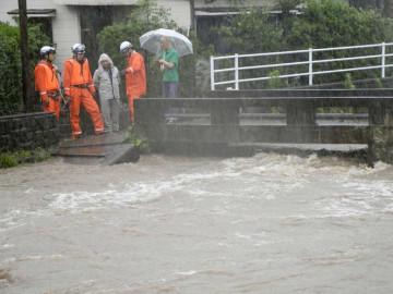 Por lluvias evacuan a más de un millón de personas en Japón 