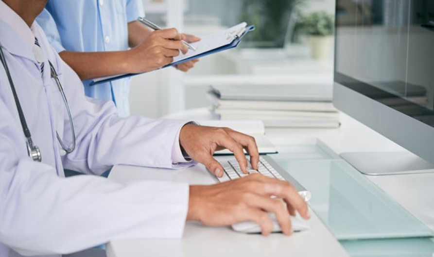 Pide Salud acudir de inmediato a su médico ante fiebre alta o insuficiencia respiratoria