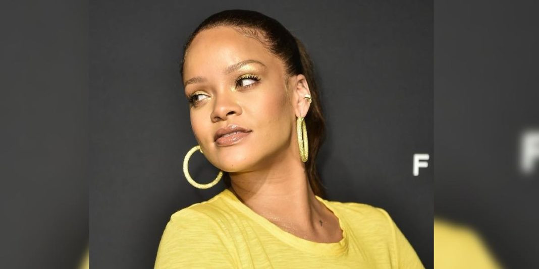 Rihanna vuelve a usar pomposo vestido amarillo 