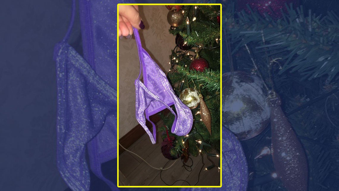 Joven descubre inusual sorpresa en esferas de navidad