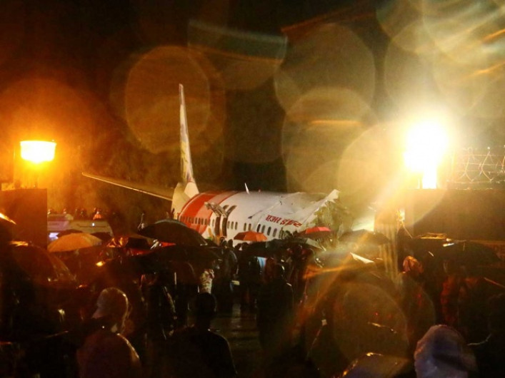 Al menos 17 muertos en India por accidente de avión