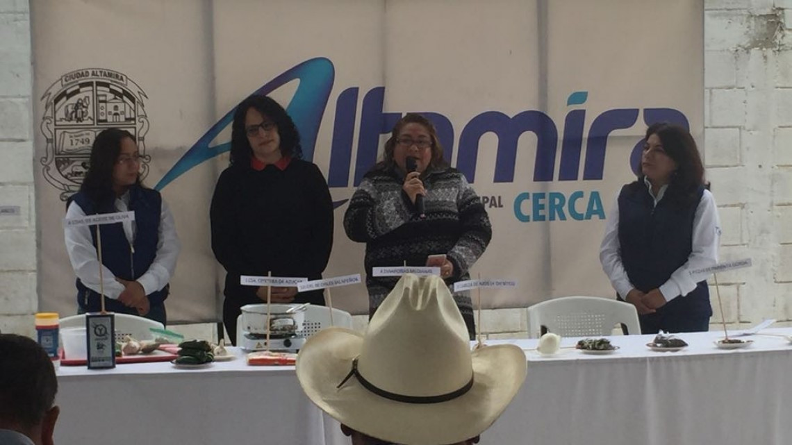 Capacitan a mujeres para reducir maltrato en el seno familiar