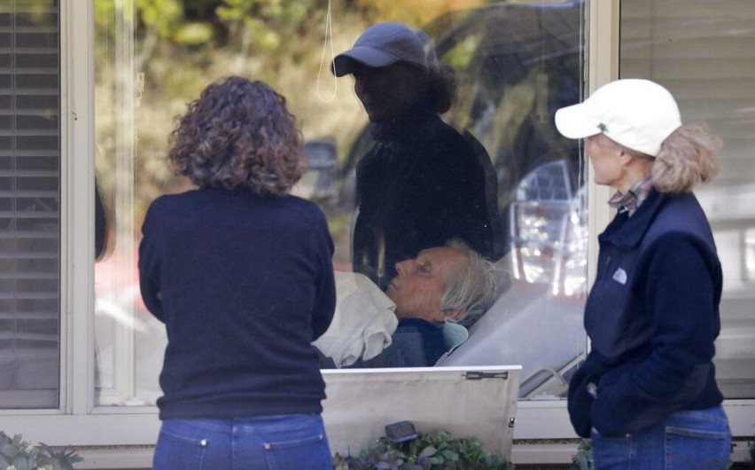 Un tercio de las muertes por covid-19 en EU se generan en asilos para ancianos: NYT