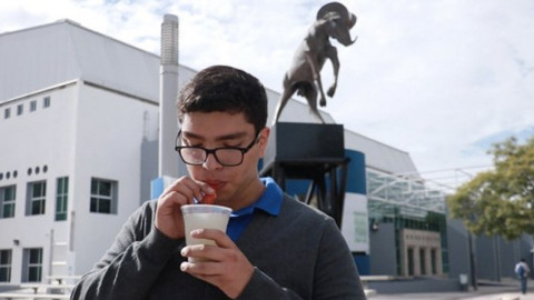 Estudiante mexicano desarrolla popote que puede ser comestible