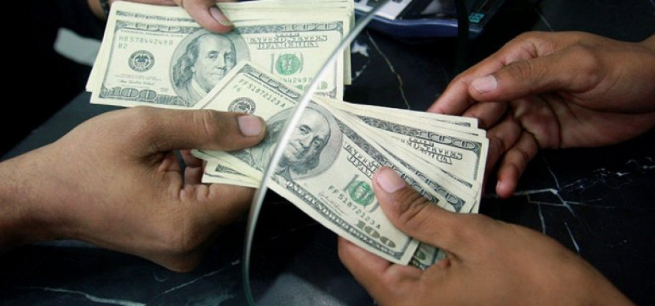 Dólar promedia 20.19 pesos a la venta en AICM