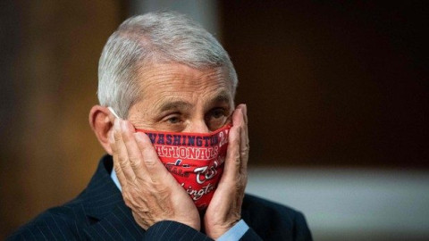 Fauci indica que deberían considerarse las restricciones sanitarias de nueva cuenta