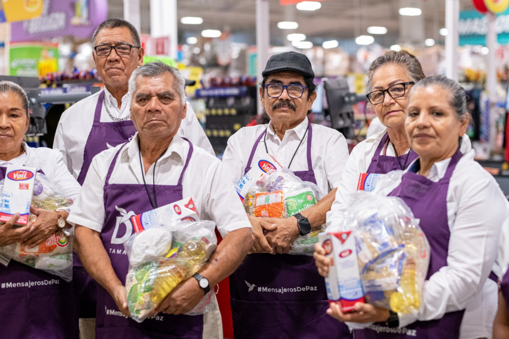 Entrega DIF Reynosa apoyos a empacadores voluntarios del programa Adultos en Acción