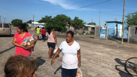 Entregan despensas alumnos del TEC Matamoros