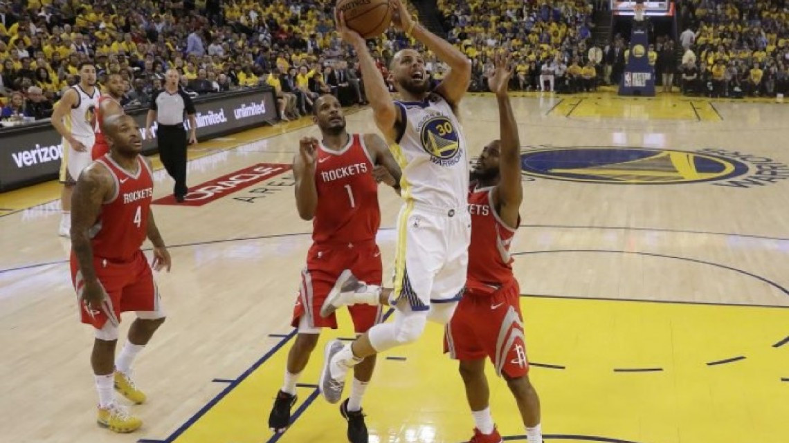 Warriors aplasta 126-85 a Rockets y se pone 2-1 en final Oeste de la NBA