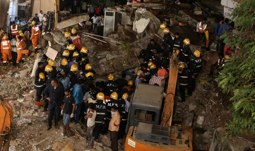 Al menos 12 muertos tras colapsar viejo edificio en la India