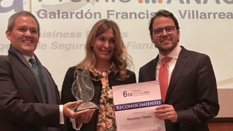 Recibe Maki Ortíz reconocimiento por parte de la Asociación Nacional de Alcaldes