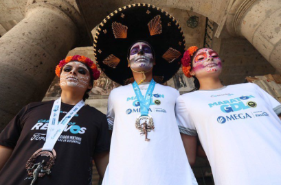 Así es la medalla y playera del Maratón Guadalajara