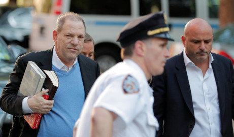 Harvey Weinstein se entrega a la policía