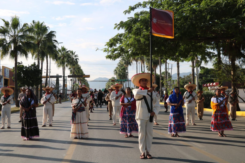 Participa SSPT en tradicional desfile de la Revolución Mexicana