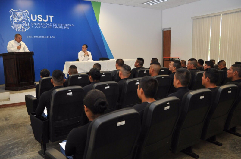 Se gradúan 29 elementos de la USJT