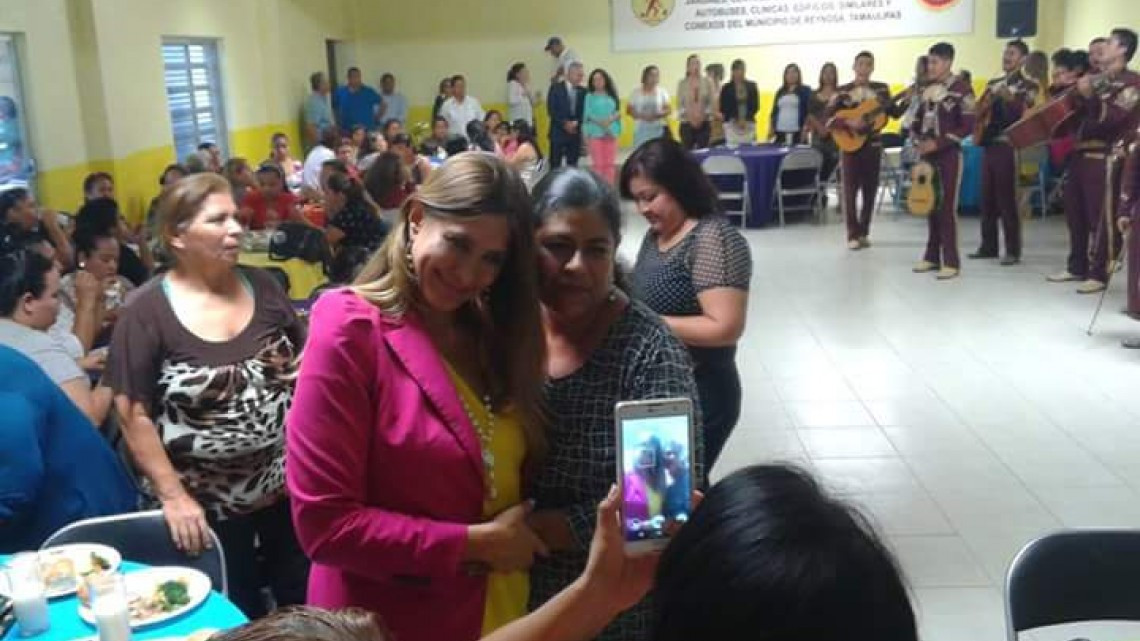 Festejan "Día de la madres" para las mujeres del sindicato de limpieza