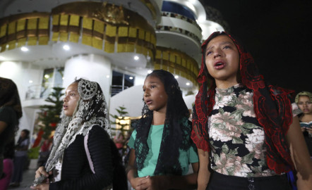 Integrantes de La Luz del Mundo defienden a su líder