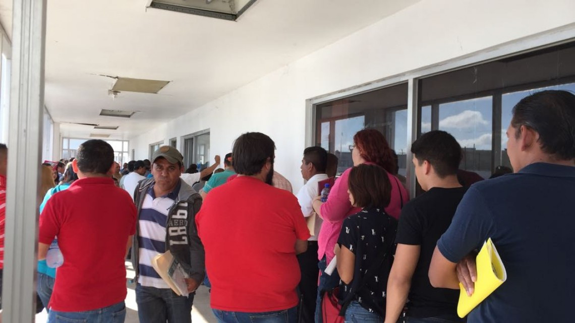 Saturan contribuyentes Oficina Fiscal, aprovechan descuentos