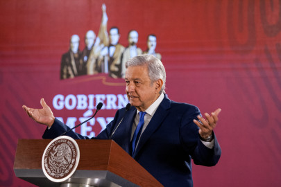 AMLO se reúne por tercera vez con la CNTE