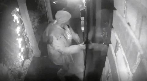 Familia toma venganza de ladrón de paquetes en EU