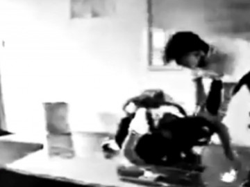 Estudiante golpea a su compañera, es expulsado