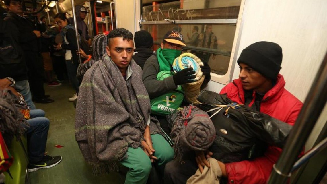 Migrantes reanudan su camino hacia EU