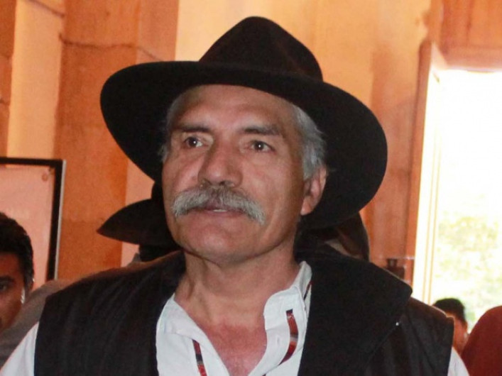 Mireles se disculpa por comentarios a mujeres