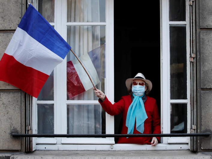 Francia registra cifra más alta de muertes en un día por COVID-19 tras confinamiento 