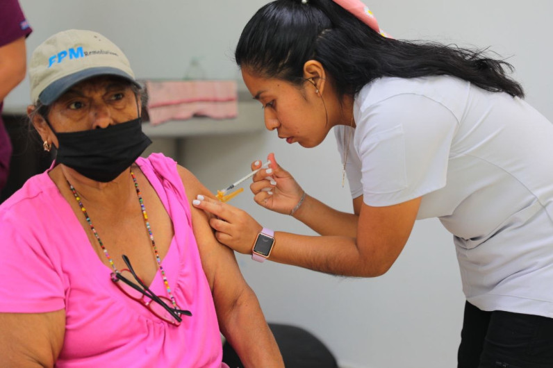 Acercan servicios de salud a vecinos de la colonia “AMÉRICO VILLARREAL”