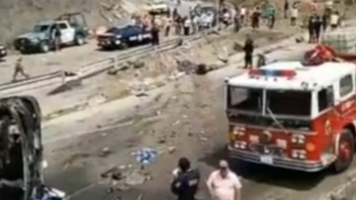 20 muertos tras impacto de autobús y tráiler