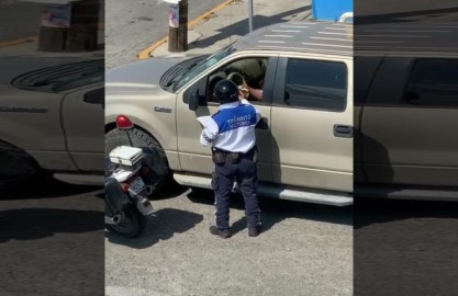 Separan de funciones a Tránsito que recibió “mordida”