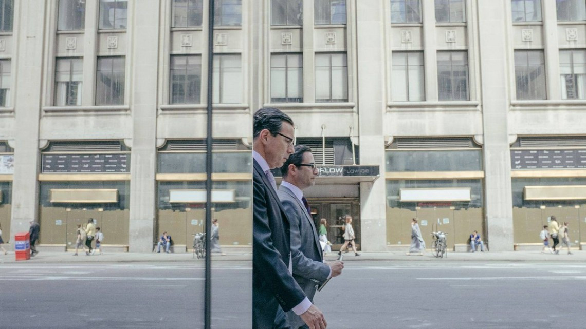 Fotógrafo captura todo un mundo de coincidencias por las calles de NYC