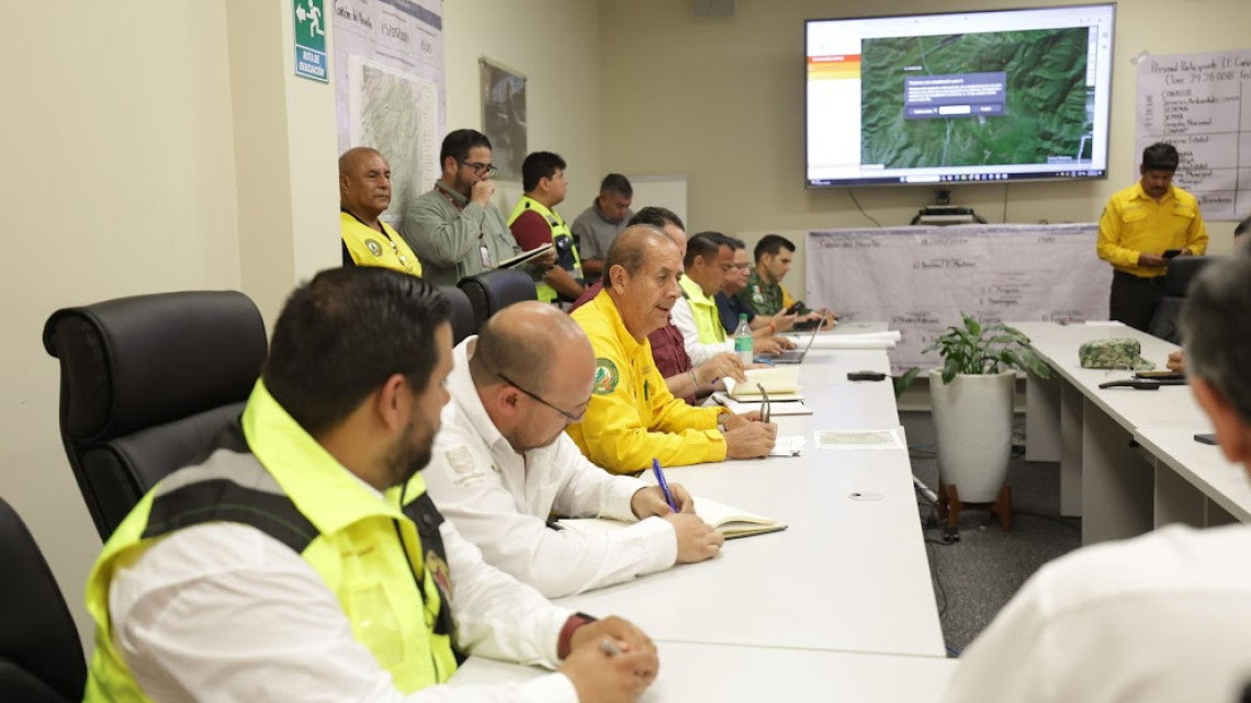 Avanza control de incendio en Cañón del Novillo; reconoce gobernador labor de brigadistas