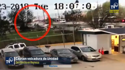 Cámara capta volcadura de unidad del ejército en Reynosa
