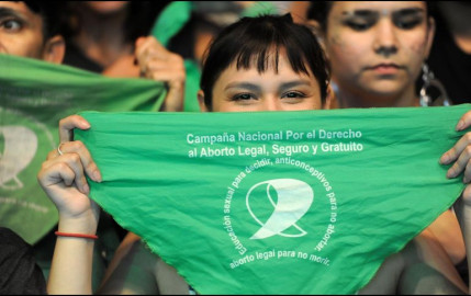 La ley que avala el aborto entra en vigor en Argentina
