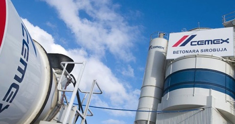 Cemex dispuesta a proveer cemento para el muro fronterizo de Trump