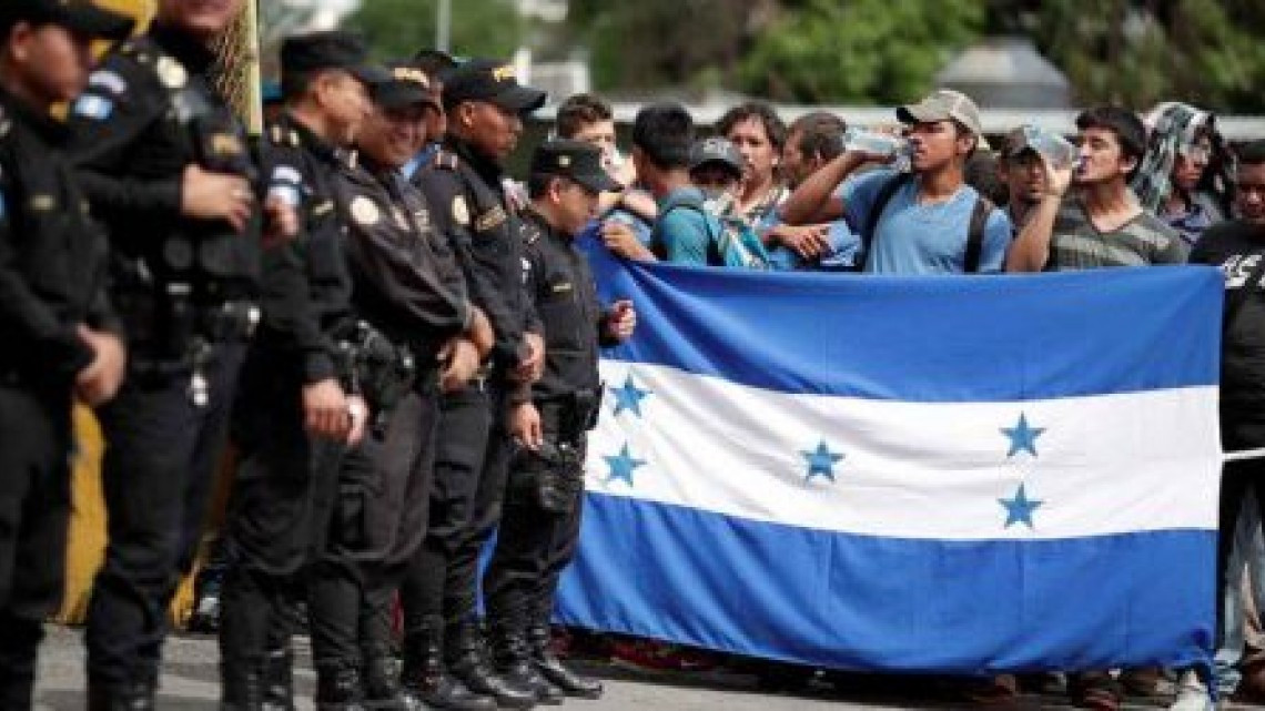 Contienen ingreso de caravana migrante en México