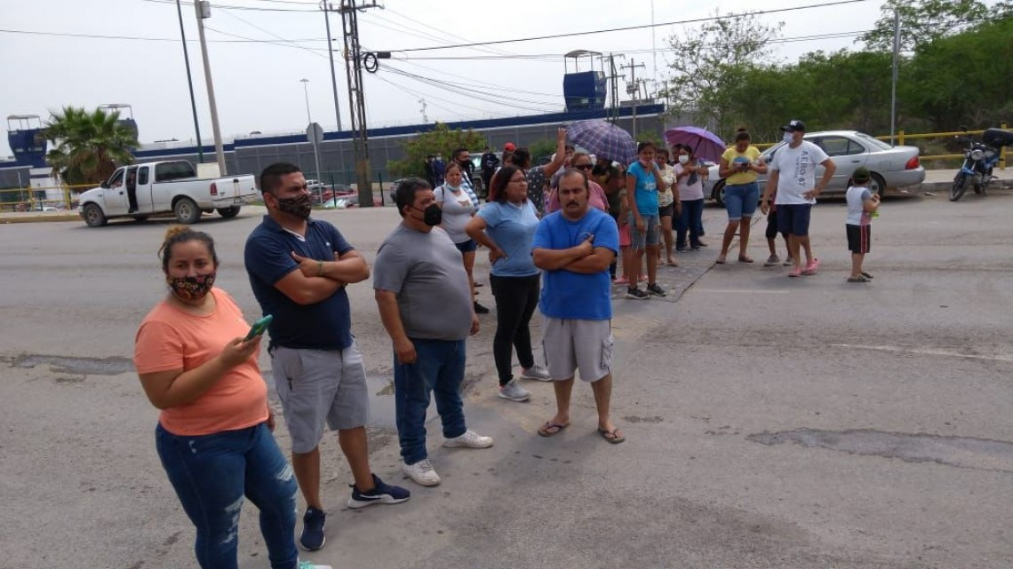 Cierran carretera por falta de agua y luz eléctrica 
