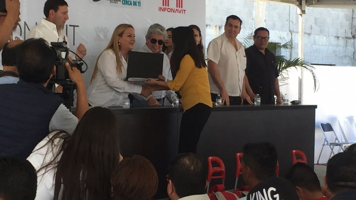 Se hacen entrega de escrituras a familias de Altamira