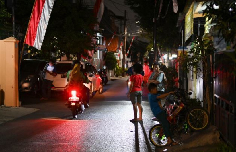 Emiten alerta de tsunami por un fuerte sismo en Indonesia