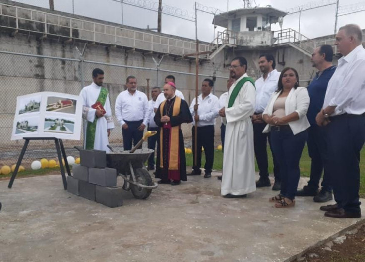 Colocan primera piedra de la Capilla que se construirá al interior del CEDES Reynosa