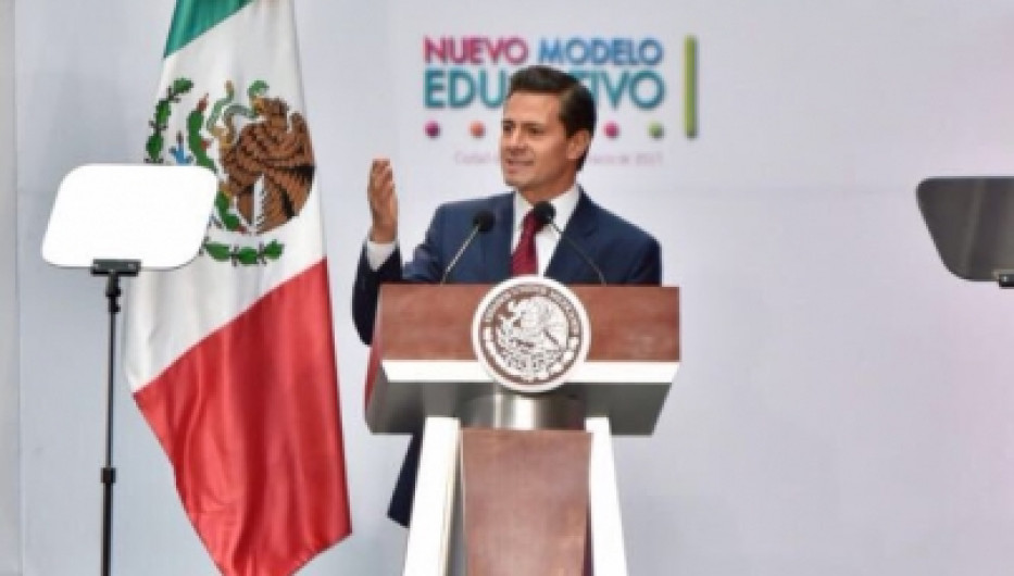 EPN llama a emprender la "revolución educativa" más importante