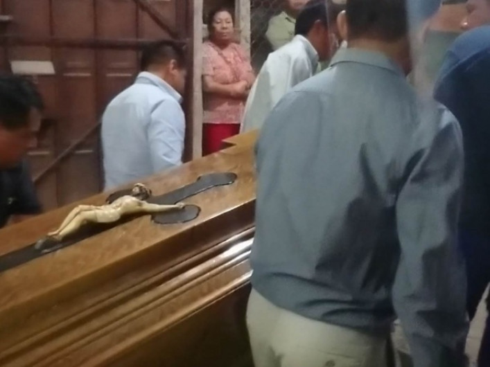 Familiares despiden a periodista asesinado en Oaxaca