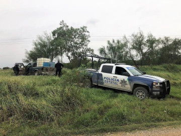Aseguran camioneta usada para transportar combustible ilegal