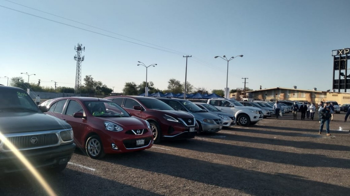 Adultos mayores madrugan por vacuna contra covid-19 