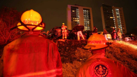 Se incendian autos en estacionamiento de agencia en San Pedro, NL