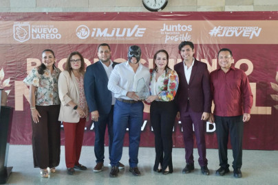 Reconoce Alcaldesa Carmen Lilia Canturosas a jóvenes destacados de Nuevo Laredo 