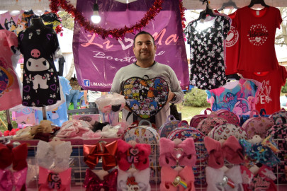 Disfrutan bazar de San Valentín