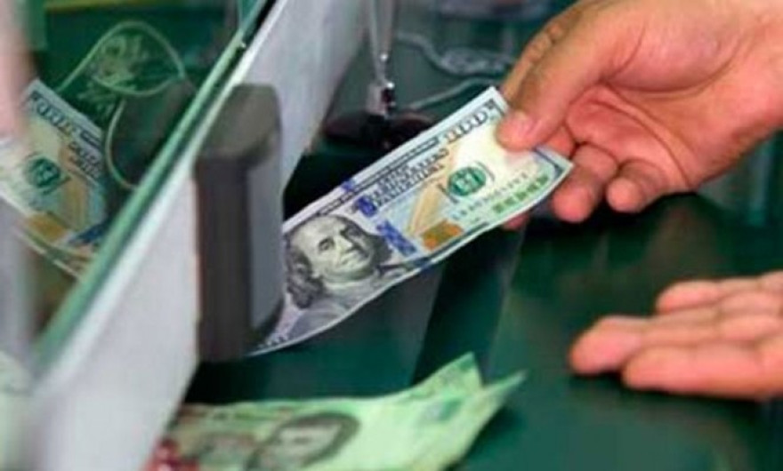 Dólar se vende en 19.76 pesos 